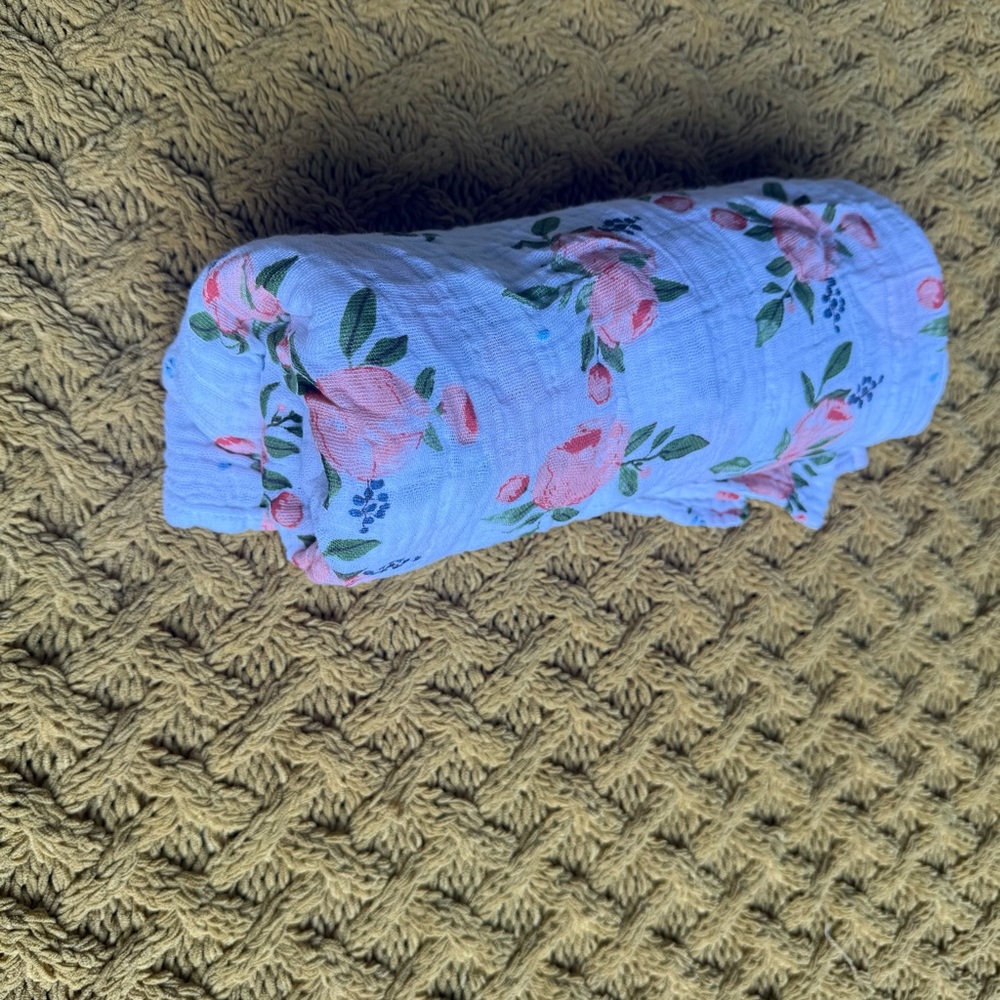 Little‎ Unicorn Floral Baby Muslin Swaddle Blanket White Peach Pink Flower Roses